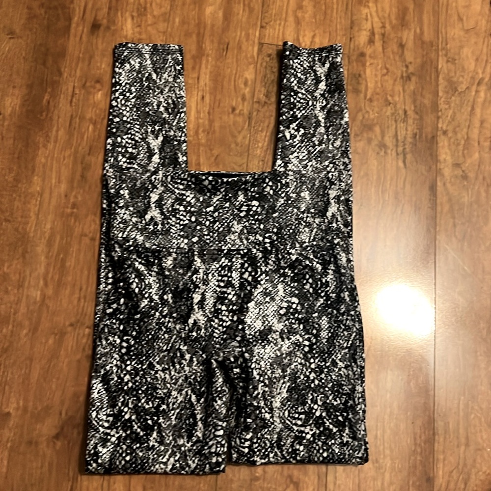 Spanx snakeskin print leggings. Black, cream and gray.
